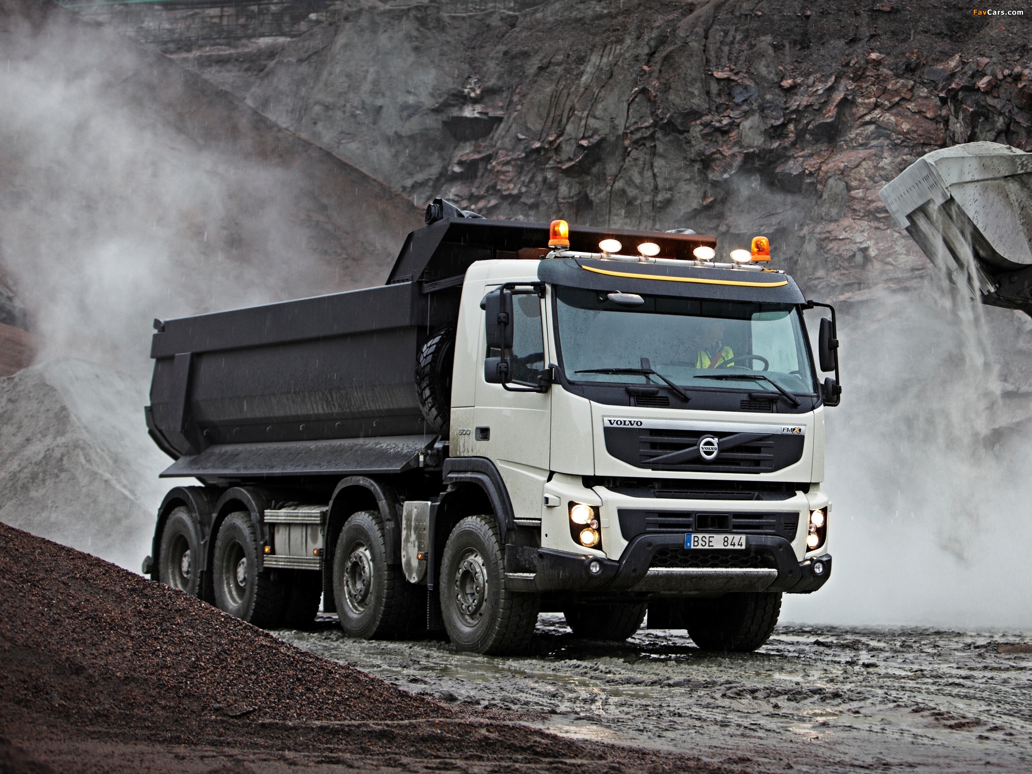 Volvo FMX 8x4 2010 pictures (2048 x 1536)