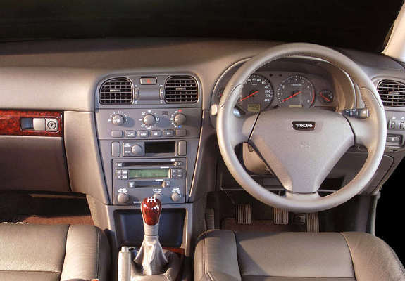 Images of Volvo S40 ZA-spec 2002–04