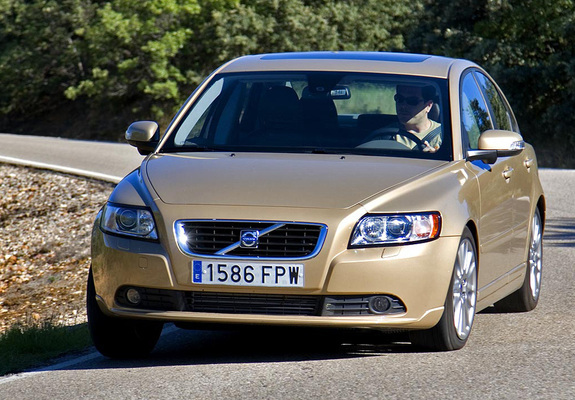 Images of Volvo S40 2.0D 2007–09
