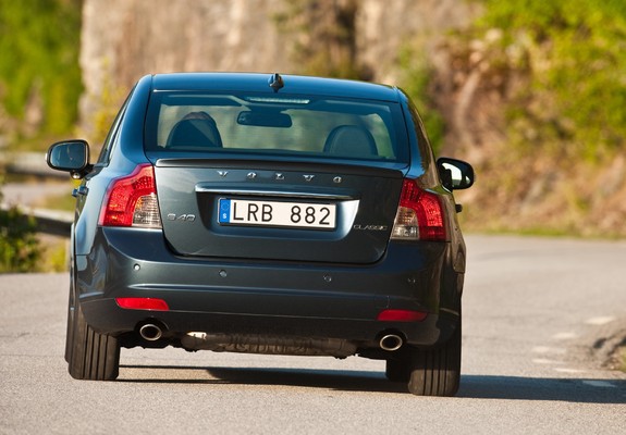 Images of Volvo S40 Classic 2011