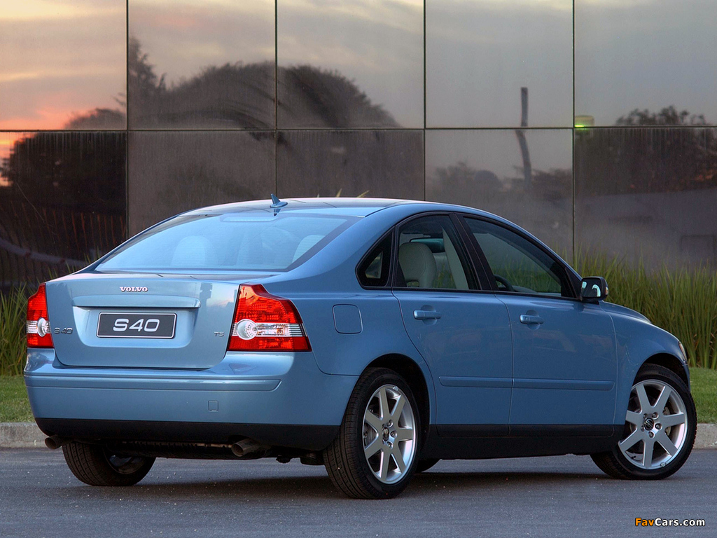 Photos of Volvo S40 T5 ZA-spec 2004–07 (1024 x 768)