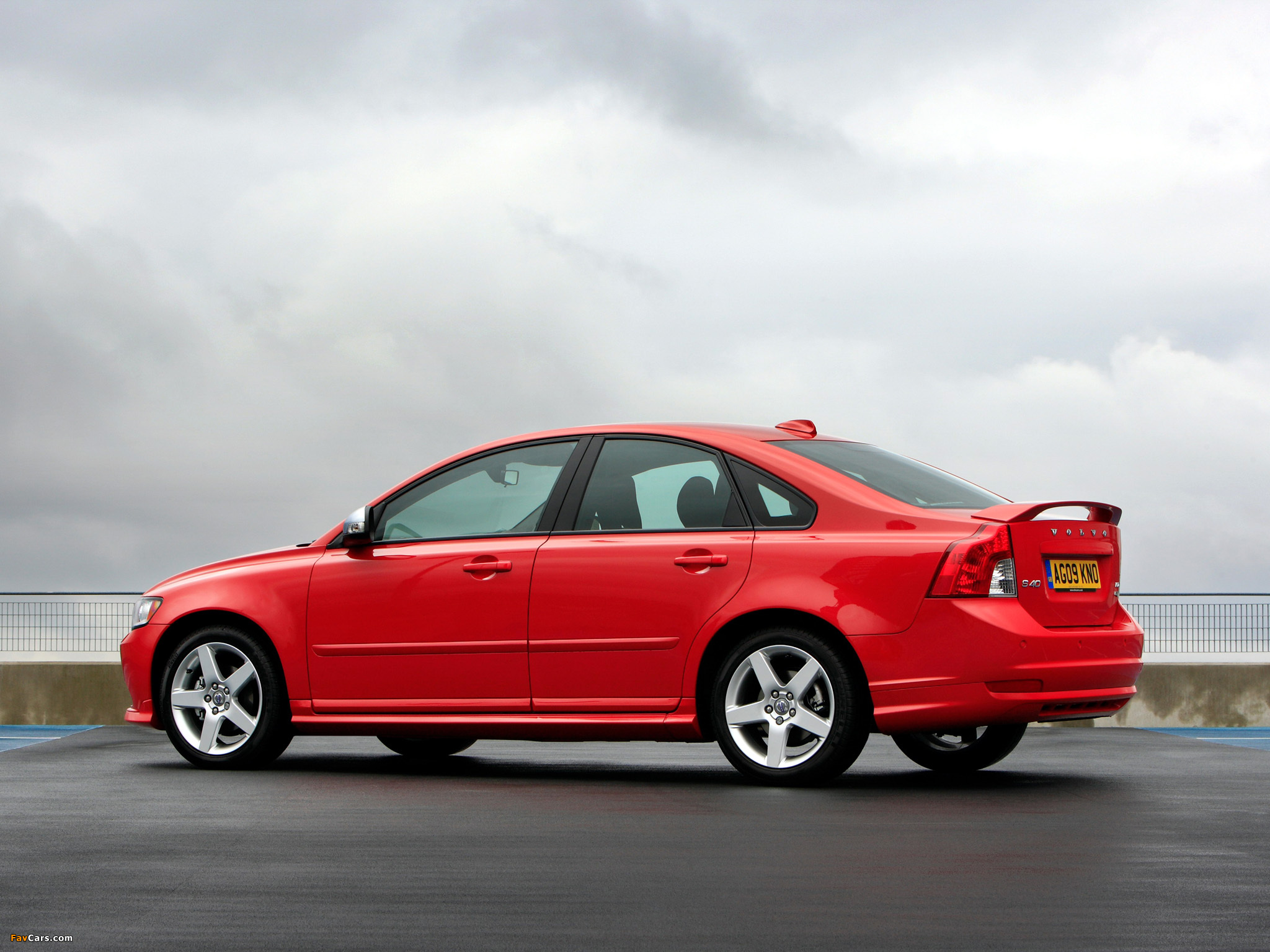 Photos of Volvo S40 R-Design UK-spec 2008–09 (2048 x 1536)