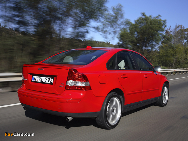 Pictures of Volvo S40 T5 AWD AU-spec 2004–07 (640 x 480)