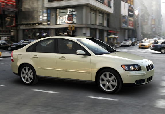 Pictures of Volvo S40 2004–07