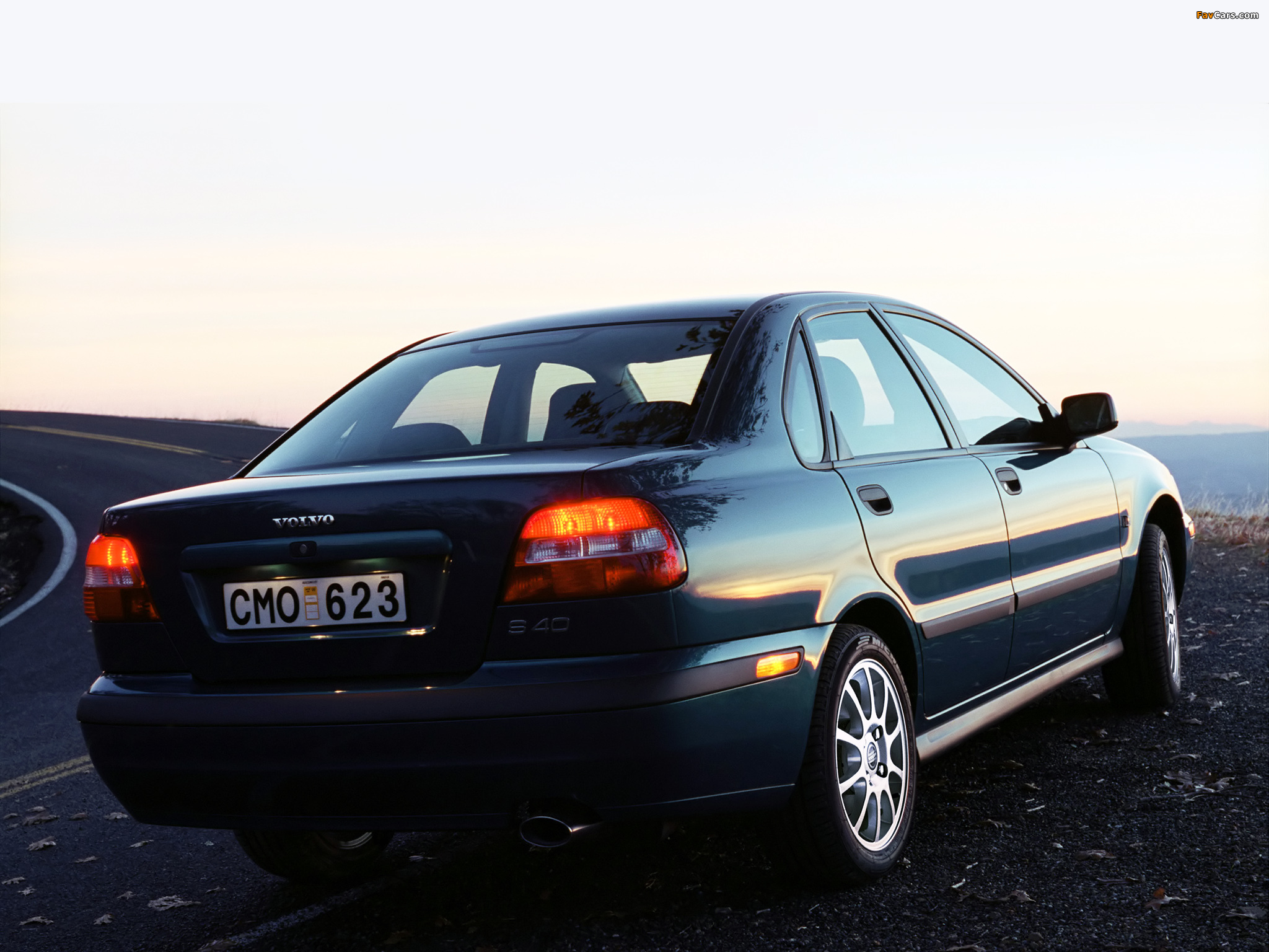 Volvo S40 1999–2002 pictures (2048 x 1536)