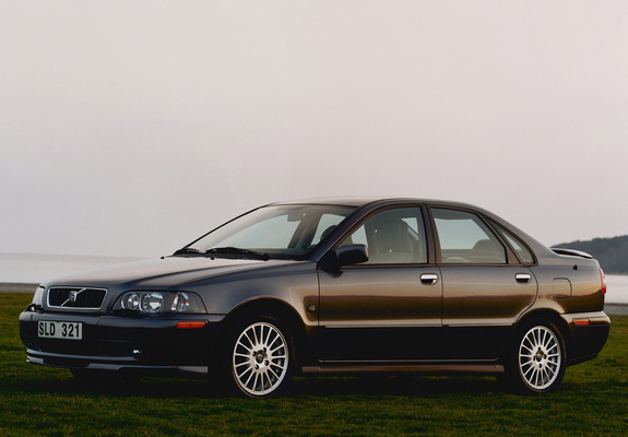 Volvo S40 2002–04 images