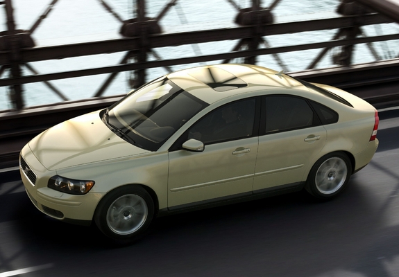 Volvo S40 2004–07 images