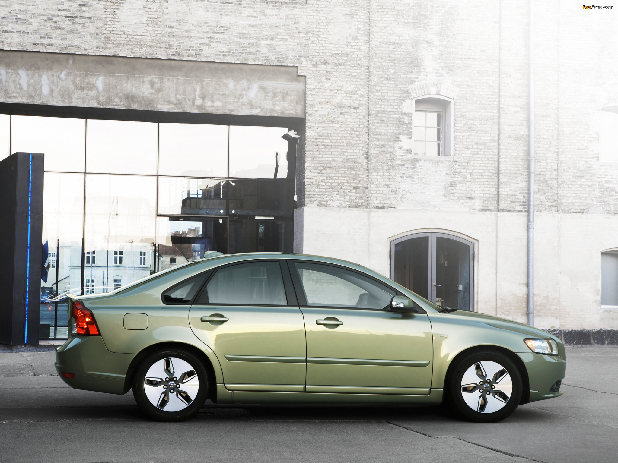Volvo S40 DRIVe 2009 wallpapers (2048 x 1536)