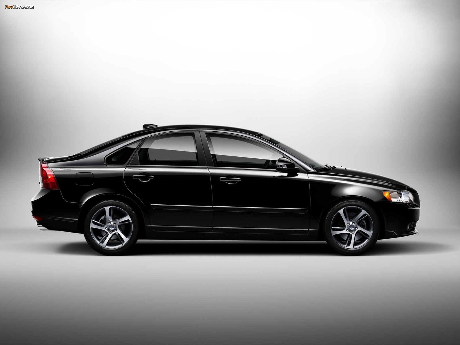 Volvo S40 Classic 2011 wallpapers (1600 x 1200)