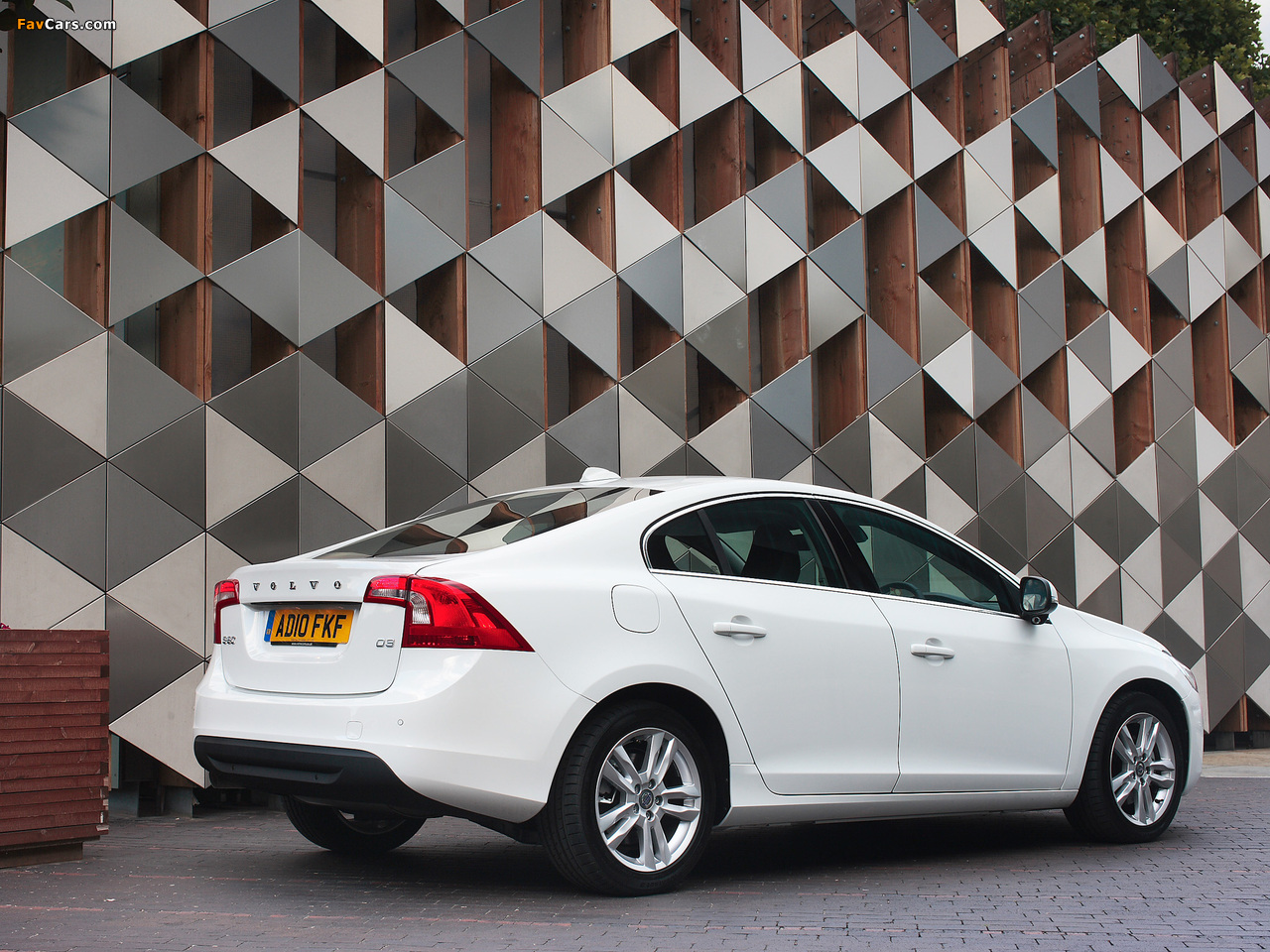 Images of Volvo S60 D3 UK-spec 2010–13 (1280 x 960)