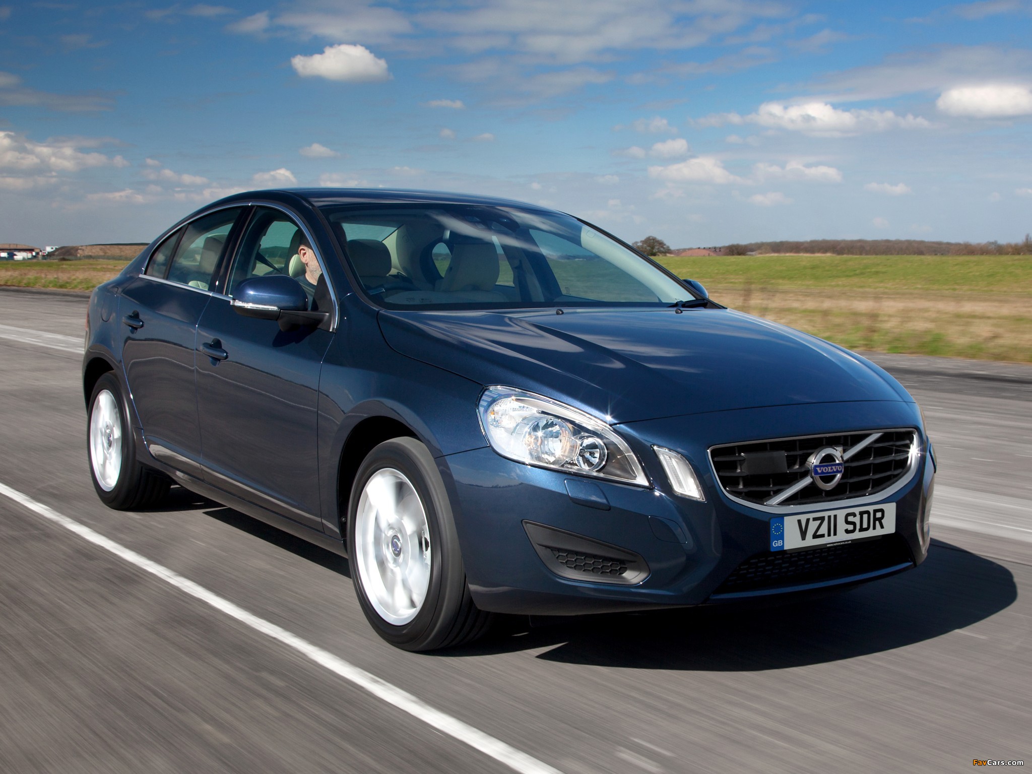 Photos of Volvo S60 DRIVe UK-spec 2011–13 (2048 x 1536)