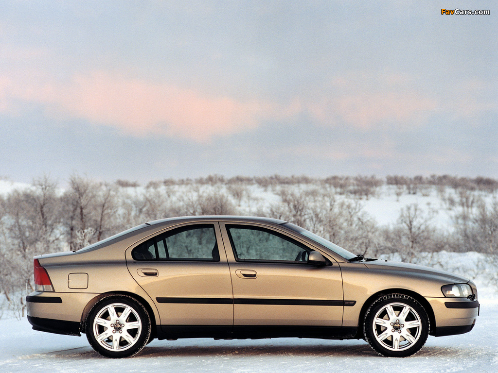 Pictures of Volvo S60 AWD 2002–04 (1024 x 768)