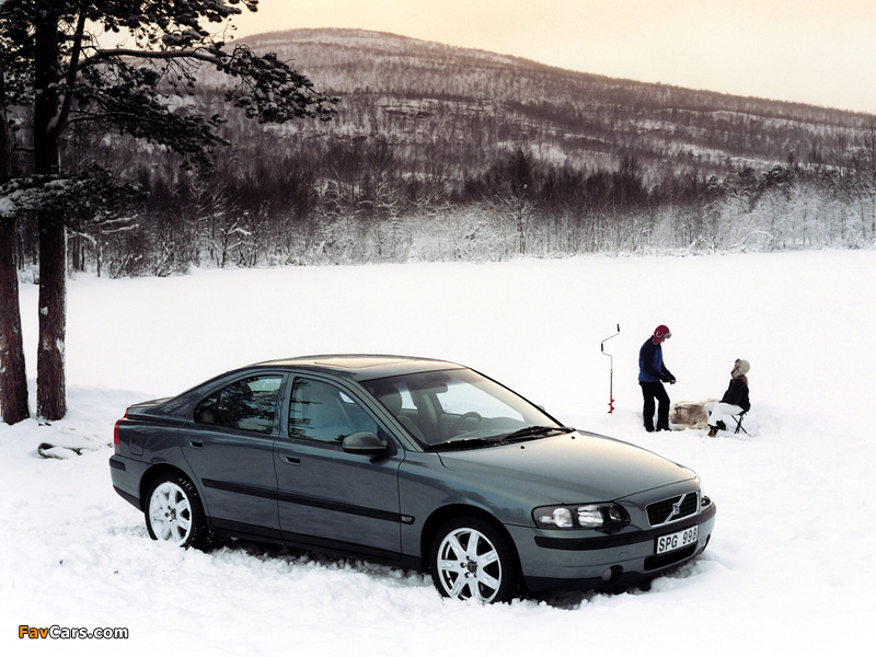 Pictures of Volvo S60 AWD 2002–04 (800 x 600)