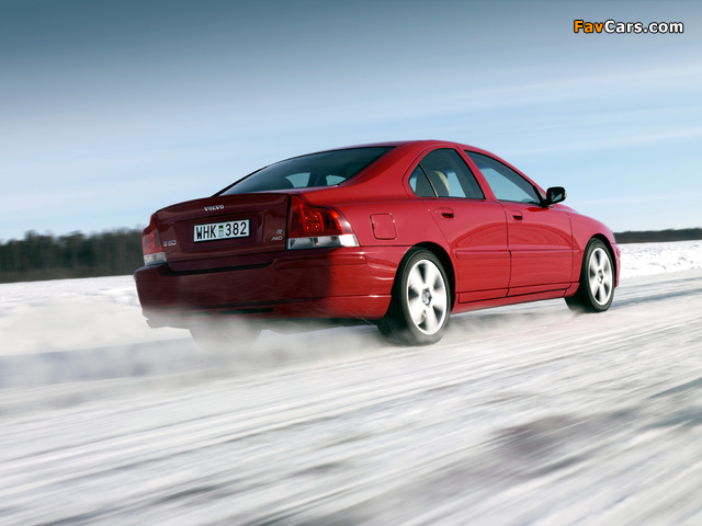 Pictures of Volvo S60 R 2004–07 (640 x 480)