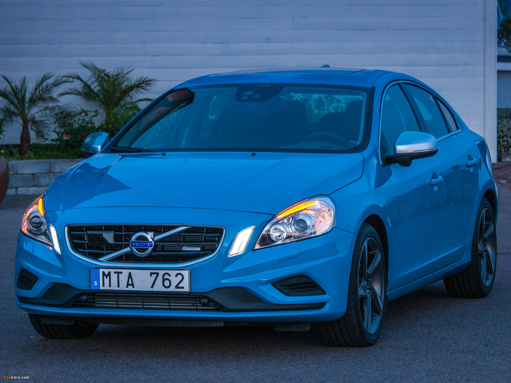 Pictures of Volvo S60 T6 R-Design 2010–13 (2048 x 1536)