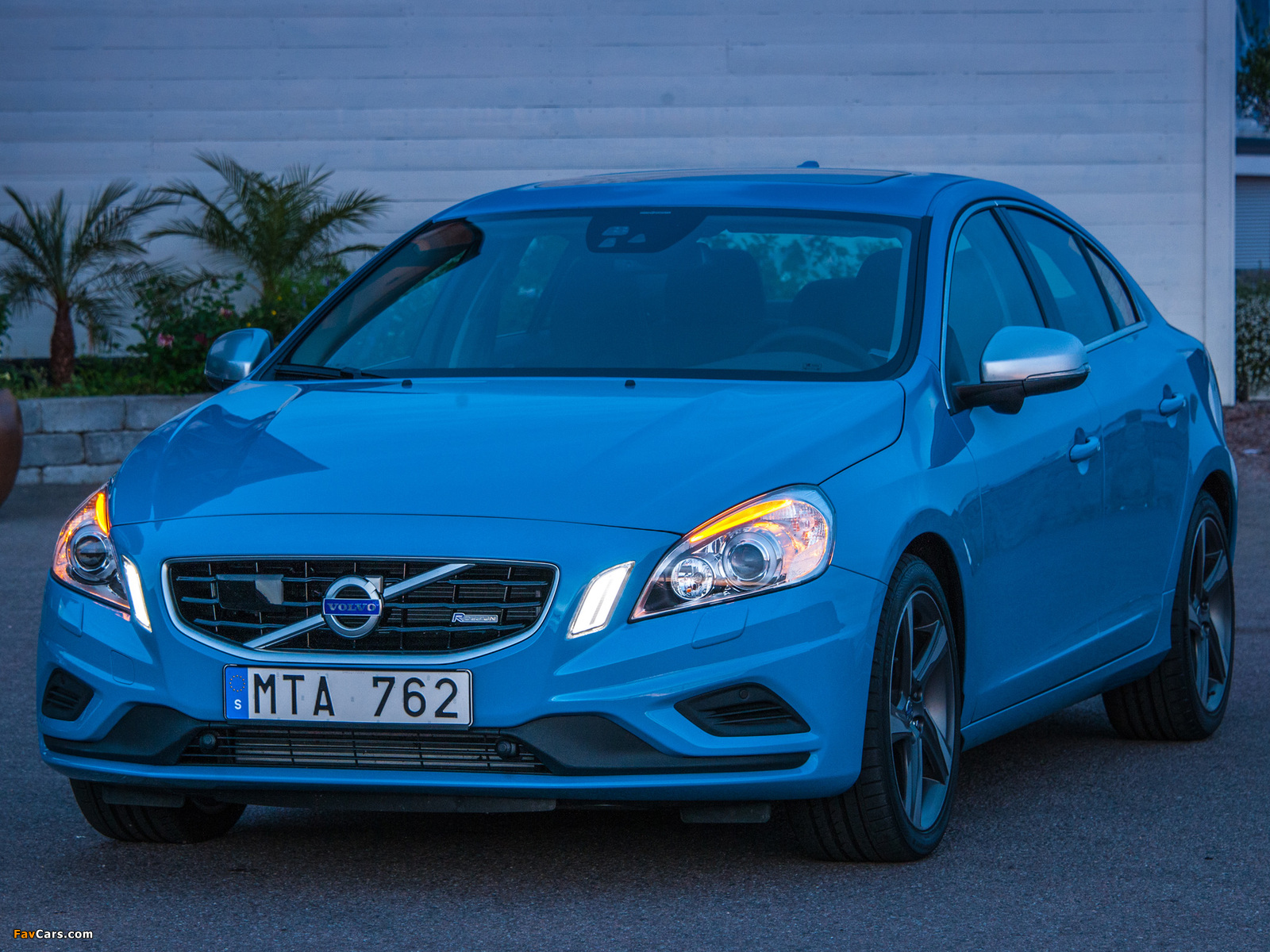 Pictures of Volvo S60 T6 R-Design 2010–13 (1600 x 1200)