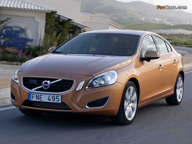 Pictures of Volvo S60 T6 2010–13 (640 x 480)