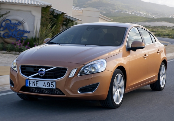 Pictures of Volvo S60 T6 2010–13