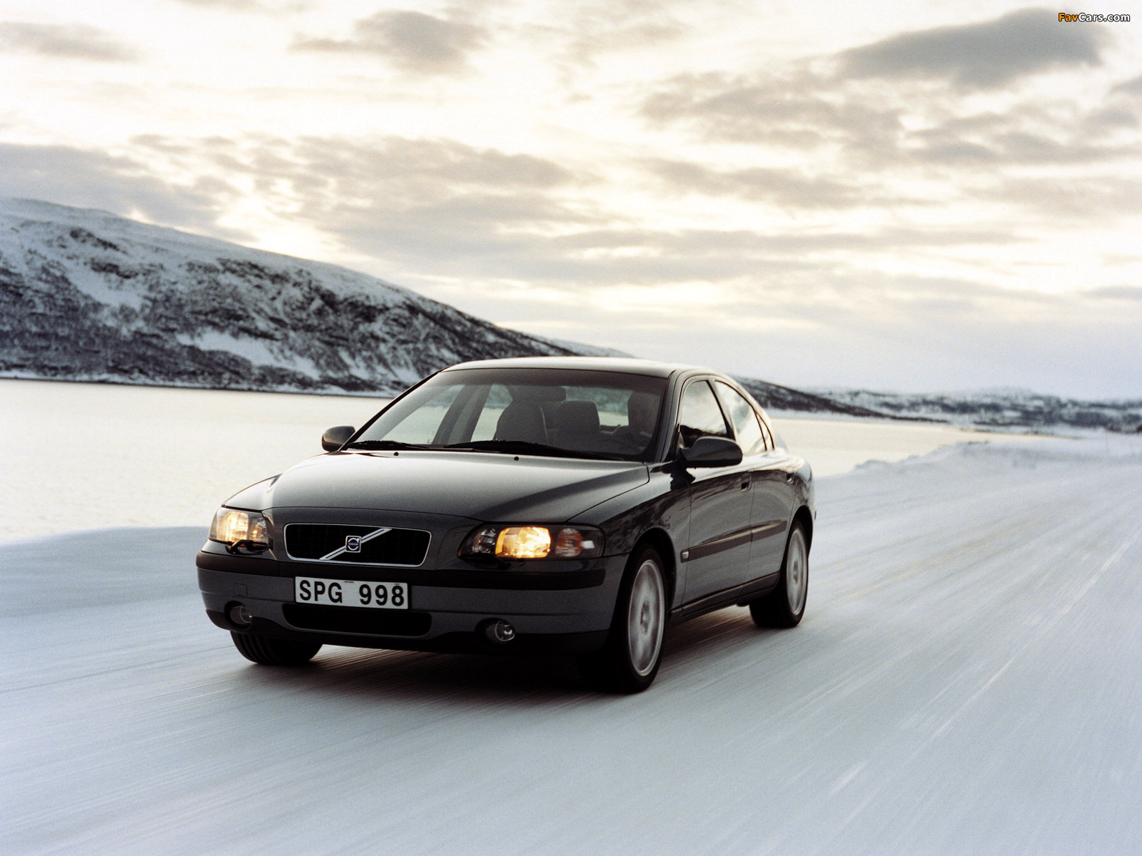 Volvo S60 AWD 2002–04 pictures (1600 x 1200)