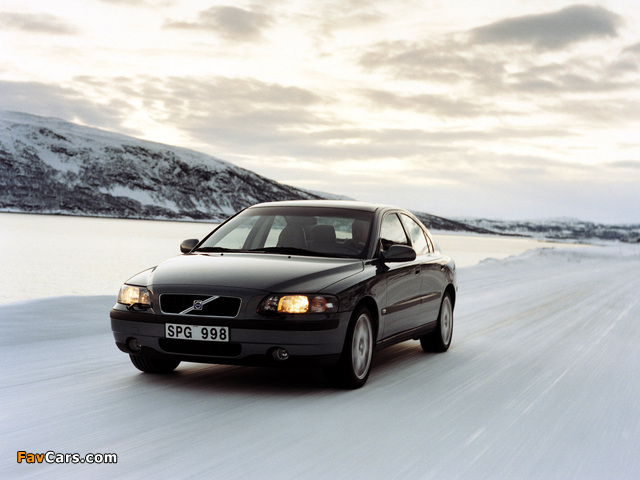 Volvo S60 AWD 2002–04 pictures (640 x 480)