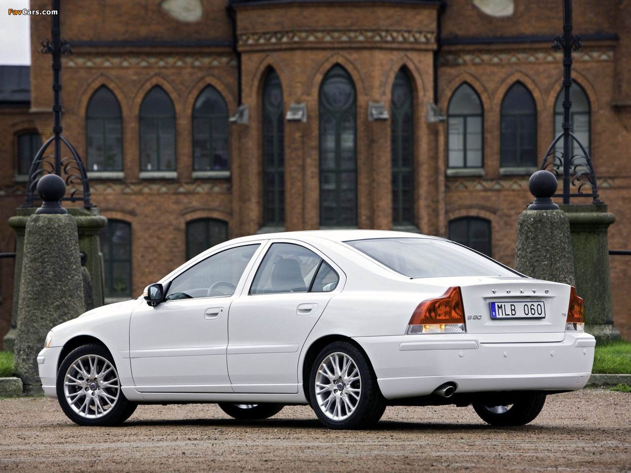 Volvo S60 T5 2008–09 images (1280 x 960)