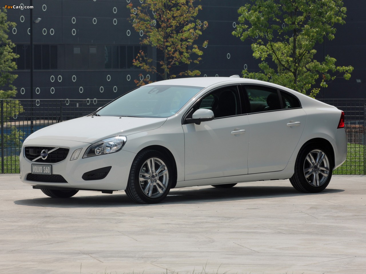 Volvo S60 D3 2010 images (1280 x 960)