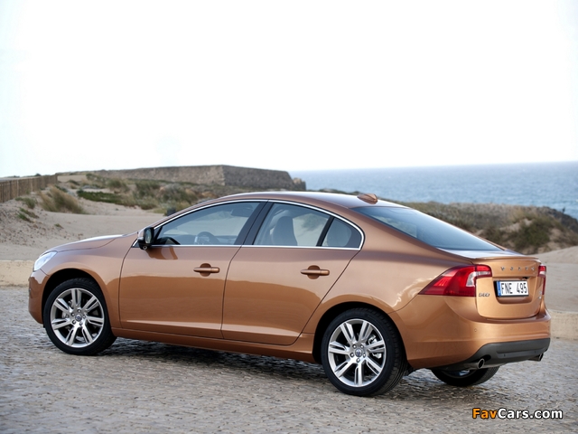 Volvo S60 T6 2010–13 images (640 x 480)