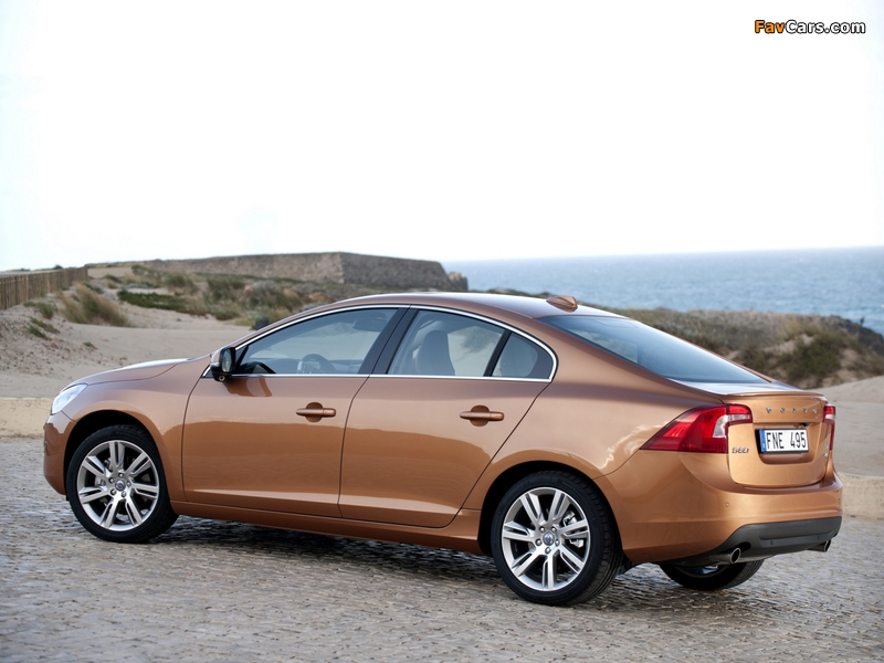 Volvo S60 T6 2010–13 images (800 x 600)