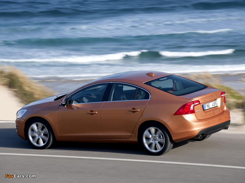 Volvo S60 T6 2010–13 photos (800 x 600)