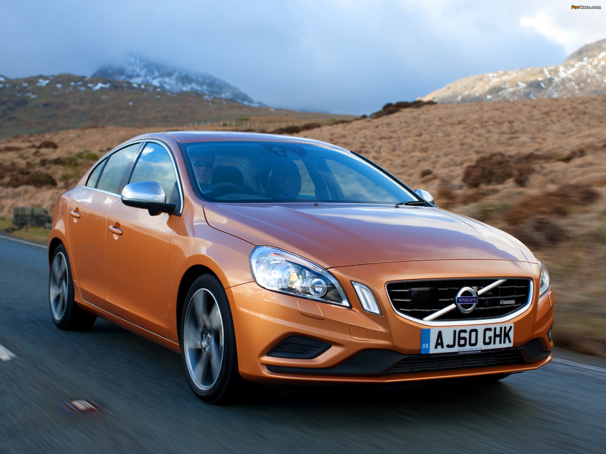 Volvo S60 D5 R-Design UK-spec 2010–13 pictures (2048 x 1536)