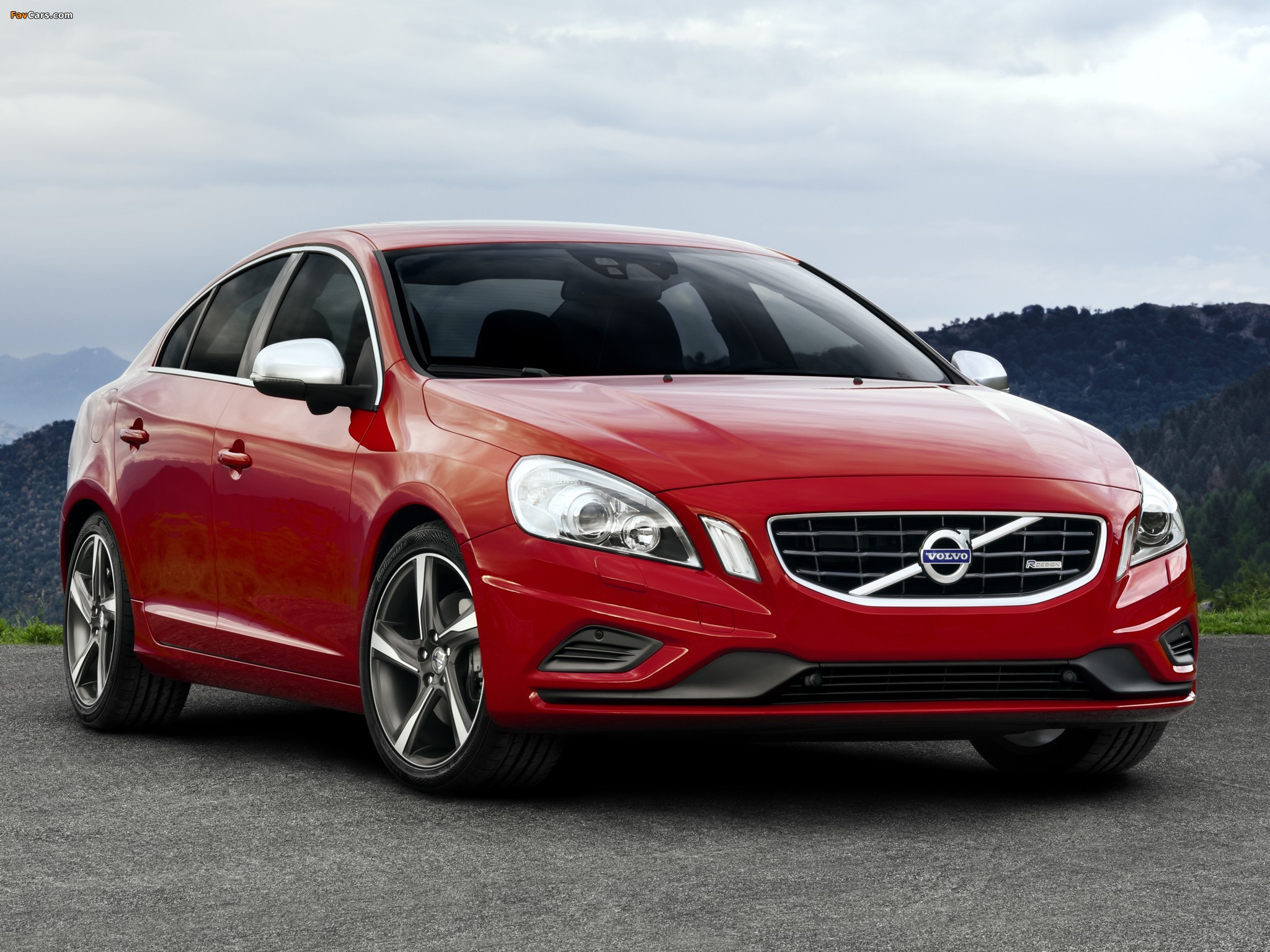 Volvo S60 R-Design 2010–13 wallpapers (2048 x 1536)