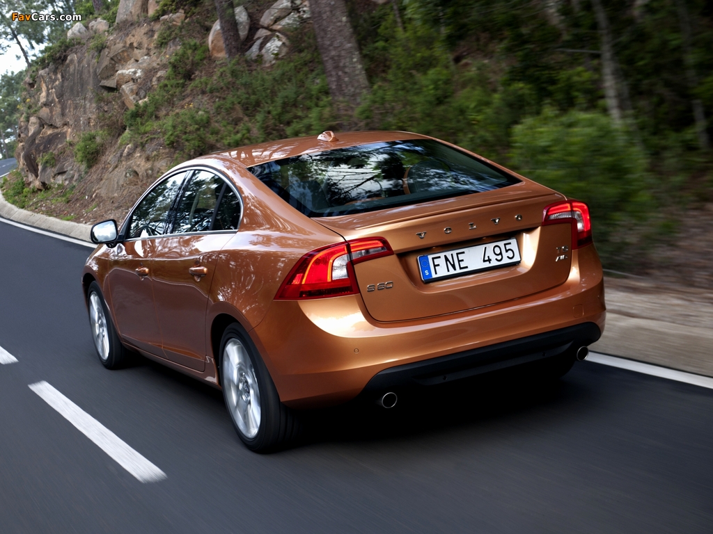 Volvo S60 T6 2010–13 wallpapers (1024 x 768)
