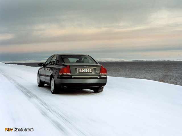 Volvo S60 AWD 2002–04 wallpapers (640 x 480)