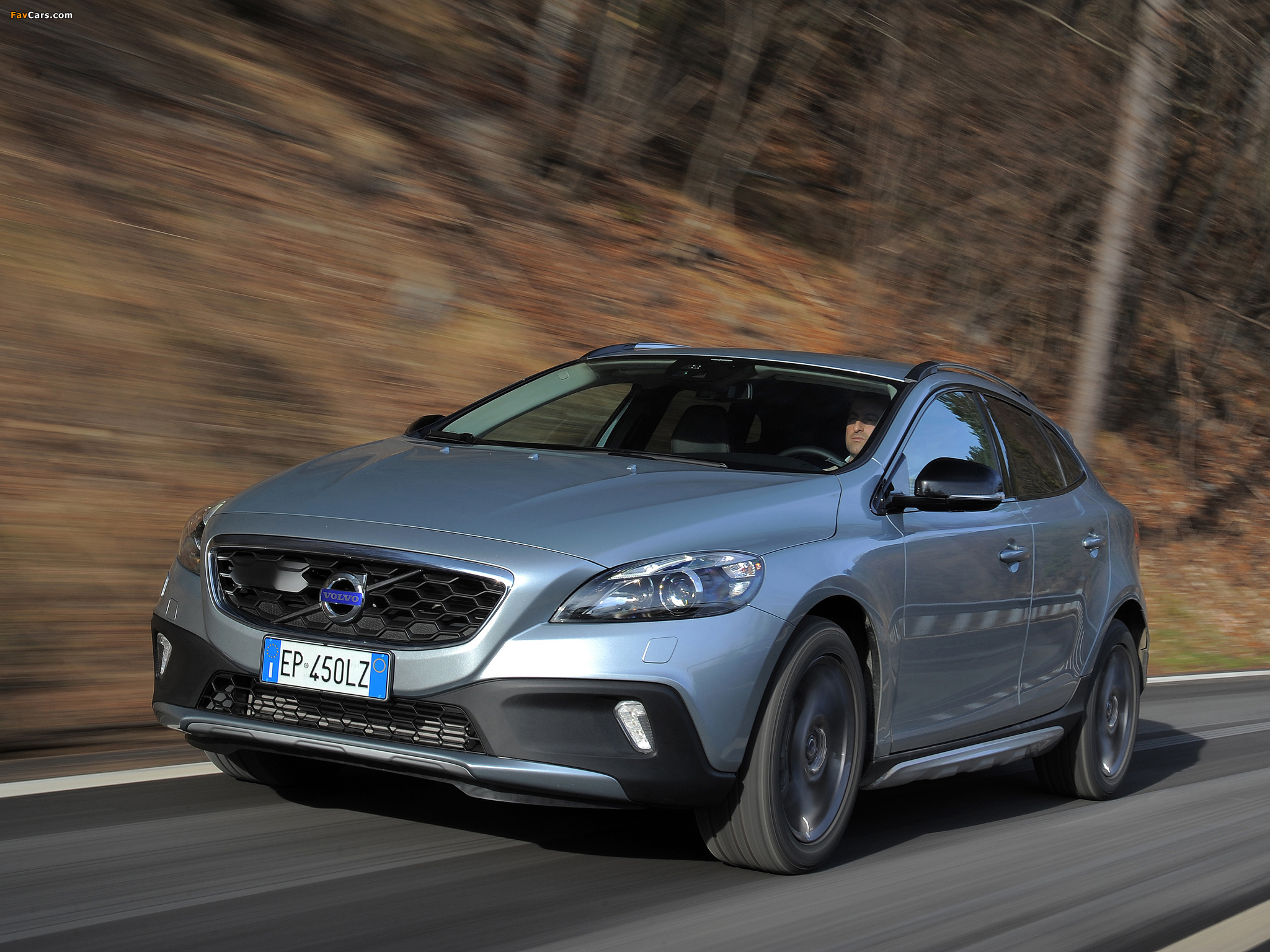 Images of Volvo V40 Cross Country D4 2012 (2048 x 1536)