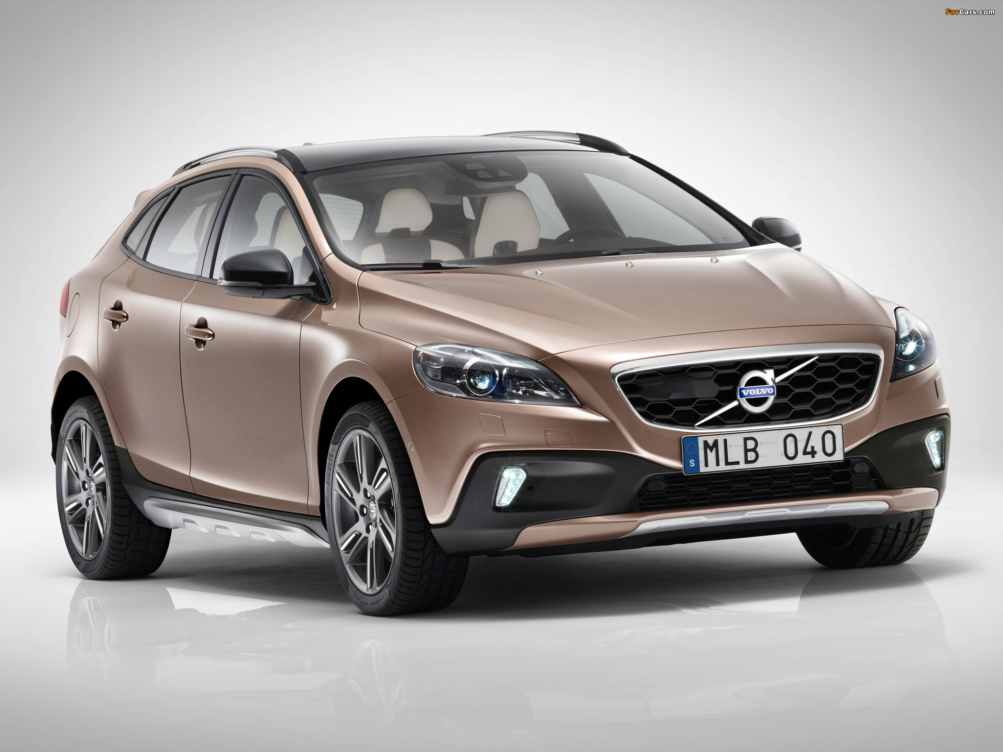 Images of Volvo V40 Cross Country T5 2012 (2048 x 1536)