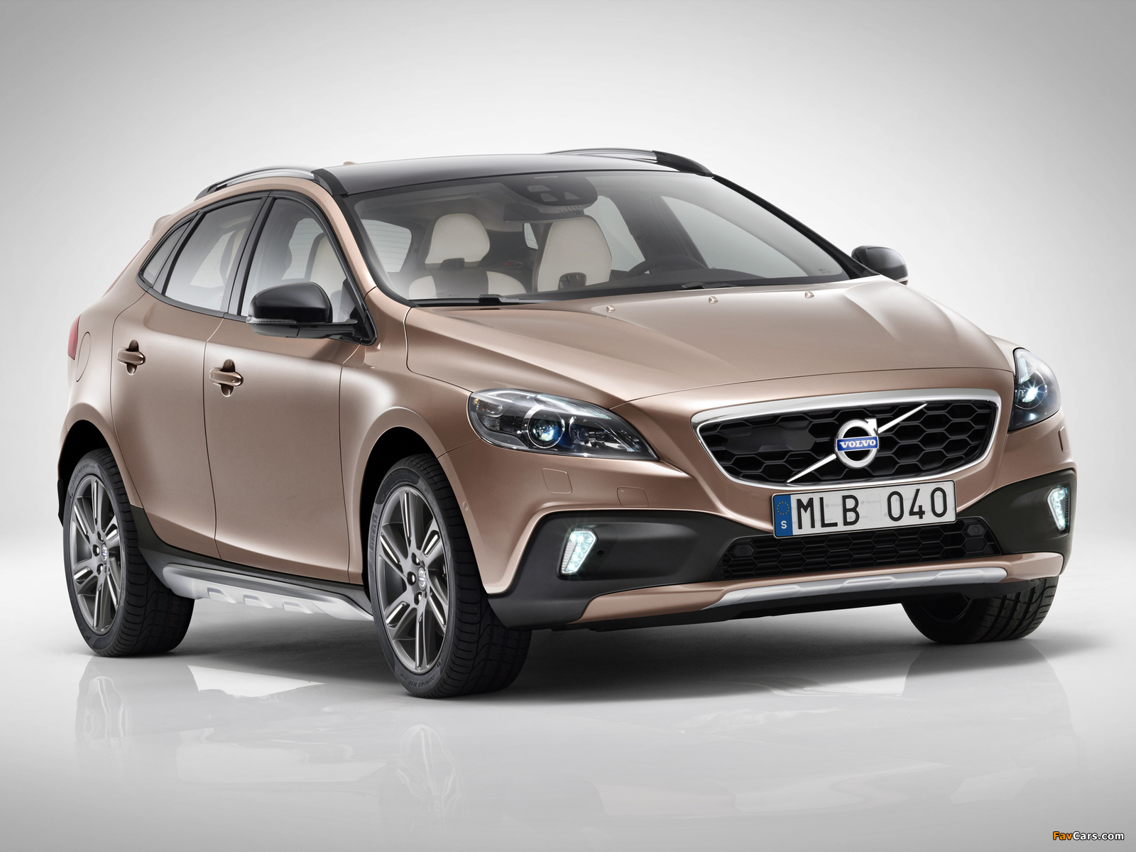 Images of Volvo V40 Cross Country T5 2012 (1600 x 1200)