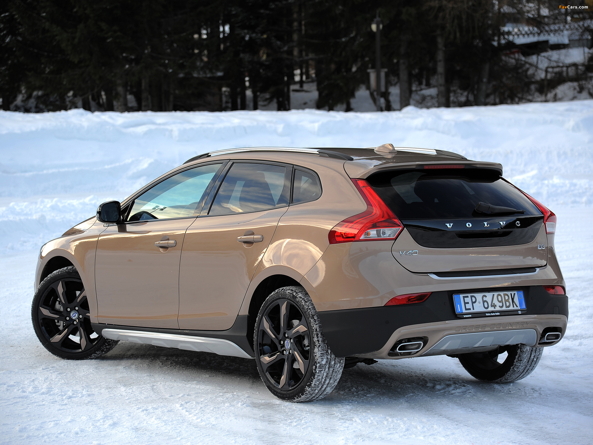 Images of Volvo V40 Cross Country D3 2012 (2048 x 1536)