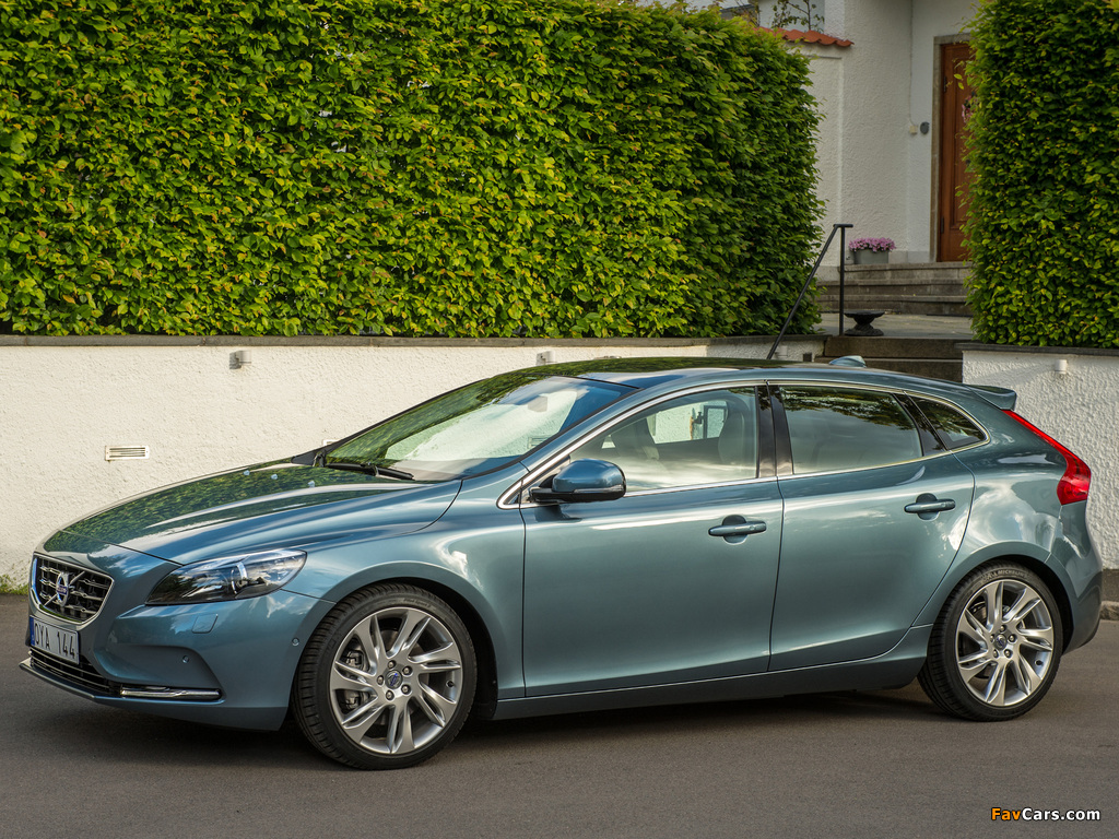 Images of Volvo V40 T4 2012 (1024 x 768)