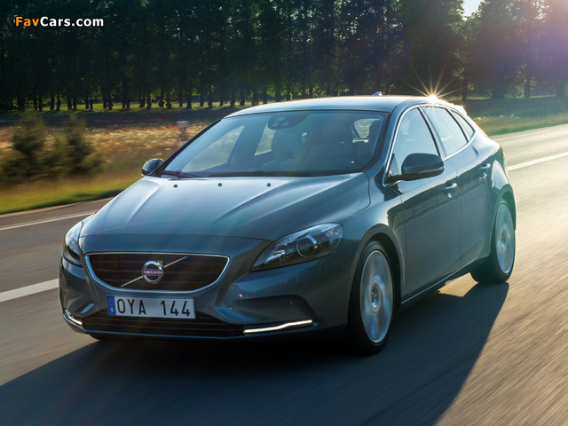 Images of Volvo V40 T4 2012 (640 x 480)