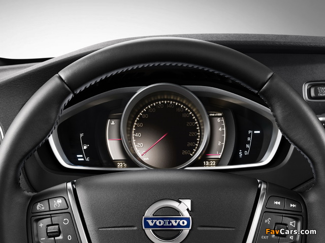 Images of Volvo V40 Cross Country T5 2012 (640 x 480)