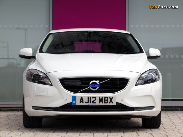 Images of Volvo V40 D2 UK-spec 2012 (640 x 480)