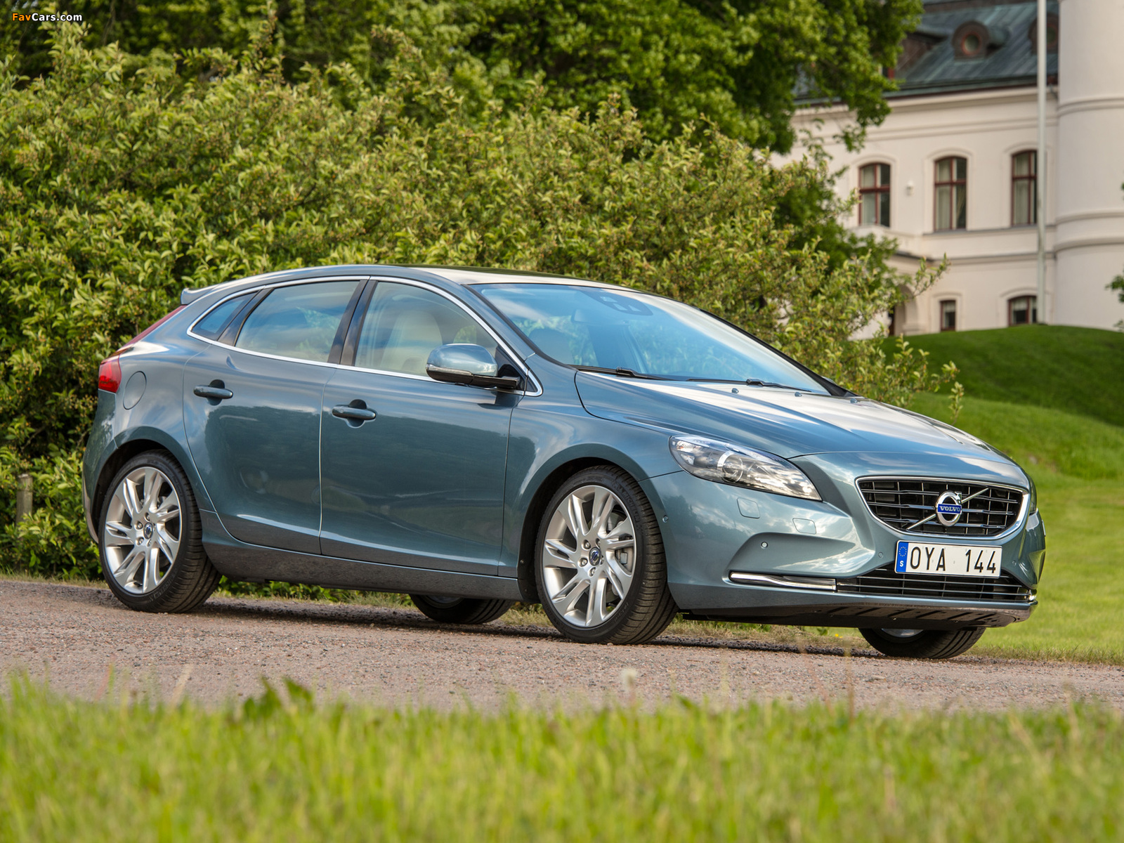 Images of Volvo V40 T4 2012 (1600 x 1200)