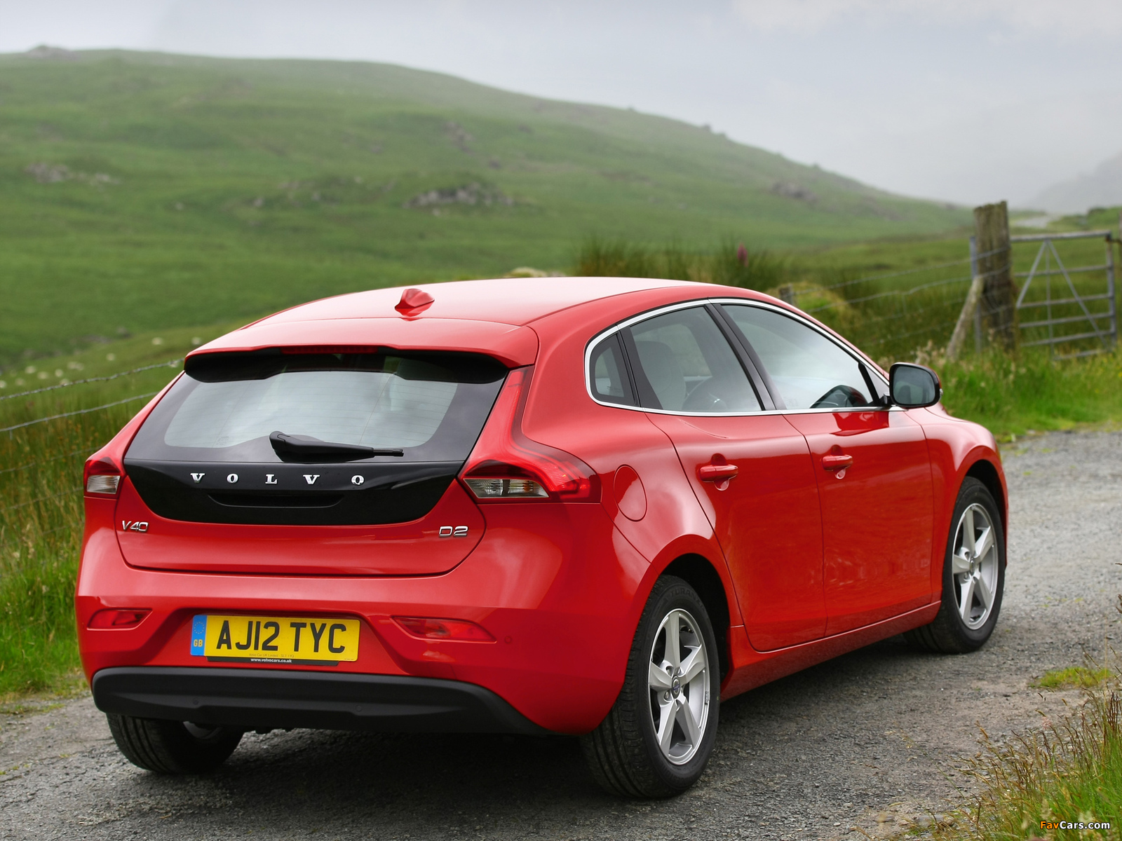 Images of Volvo V40 D2 UK-spec 2012 (1600 x 1200)