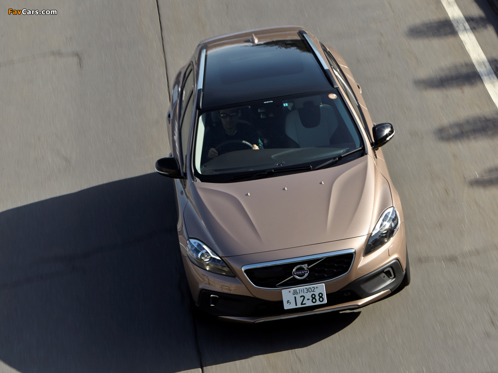 Images of Volvo V40 Cross Country JP-spec 2013 (1024 x 768)