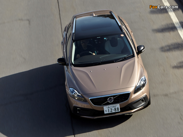 Images of Volvo V40 Cross Country JP-spec 2013 (640 x 480)