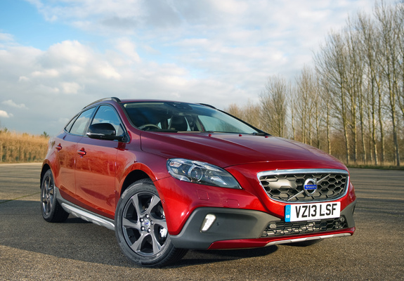 Images of Volvo V40 Cross Country UK-spec 2013