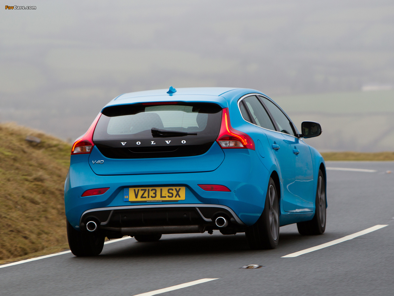 Images of Volvo V40 R-Design UK-spec 2013 (1280 x 960)