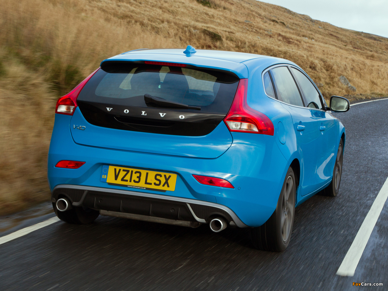 Images of Volvo V40 R-Design UK-spec 2013 (1280 x 960)