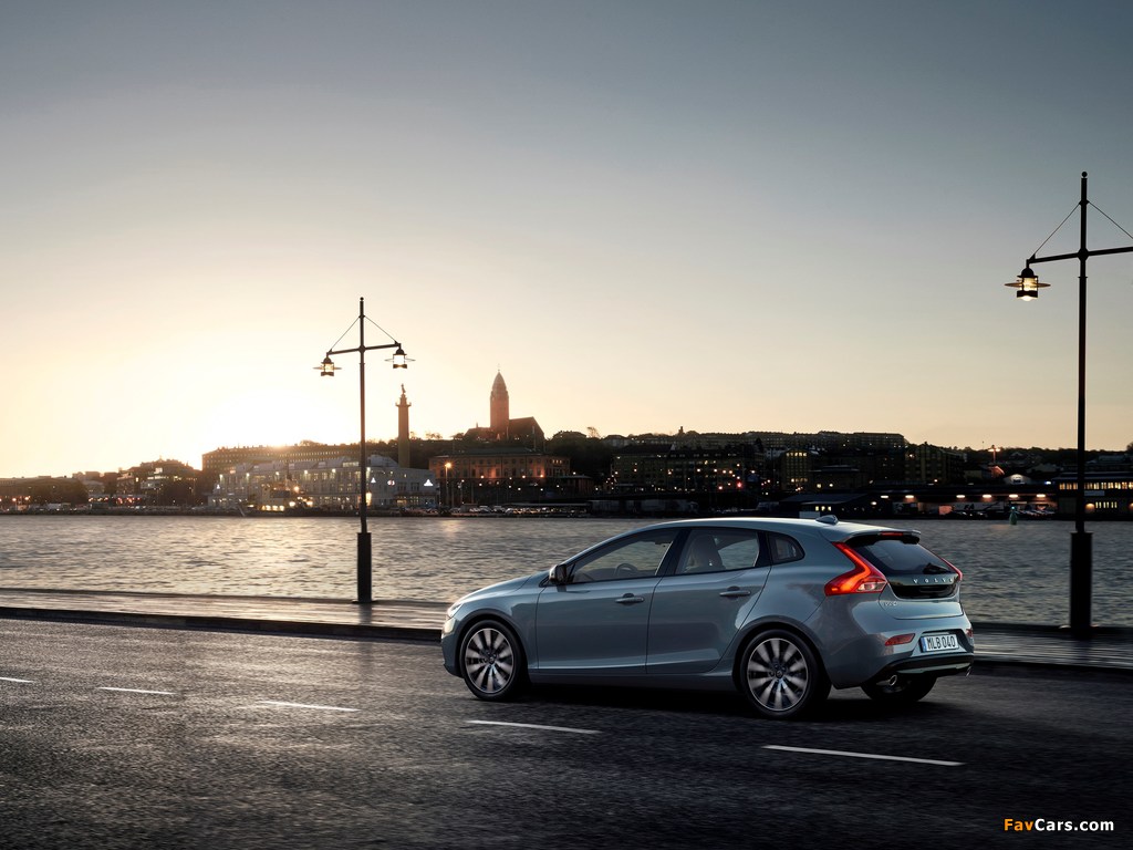 Images of Volvo V40 T4 Momentum 2016 (1024 x 768)