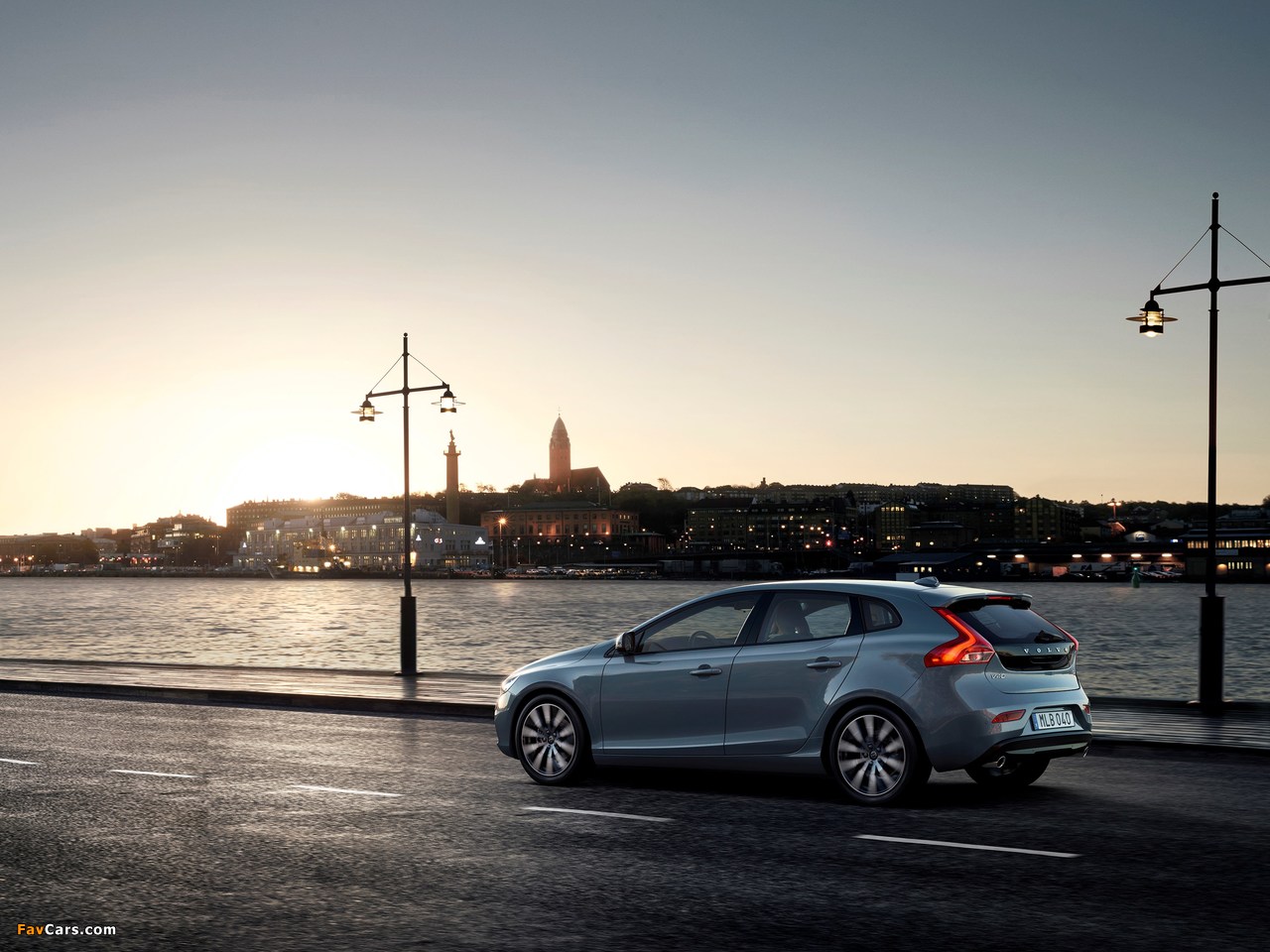 Images of Volvo V40 T4 Momentum 2016 (1280 x 960)